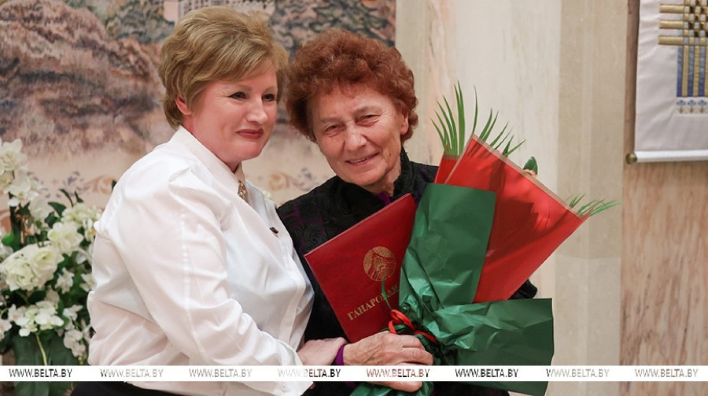 "Каждый день спасают жизни". В Минской области чествовали лучших медработников