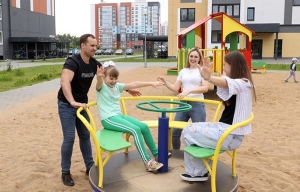 Как в Беларуси поддерживают семьи с детьми, рассказали в Минтруда