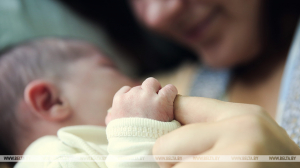 Средний возраст женщин Беларуси при рождении первенца увеличился на два года