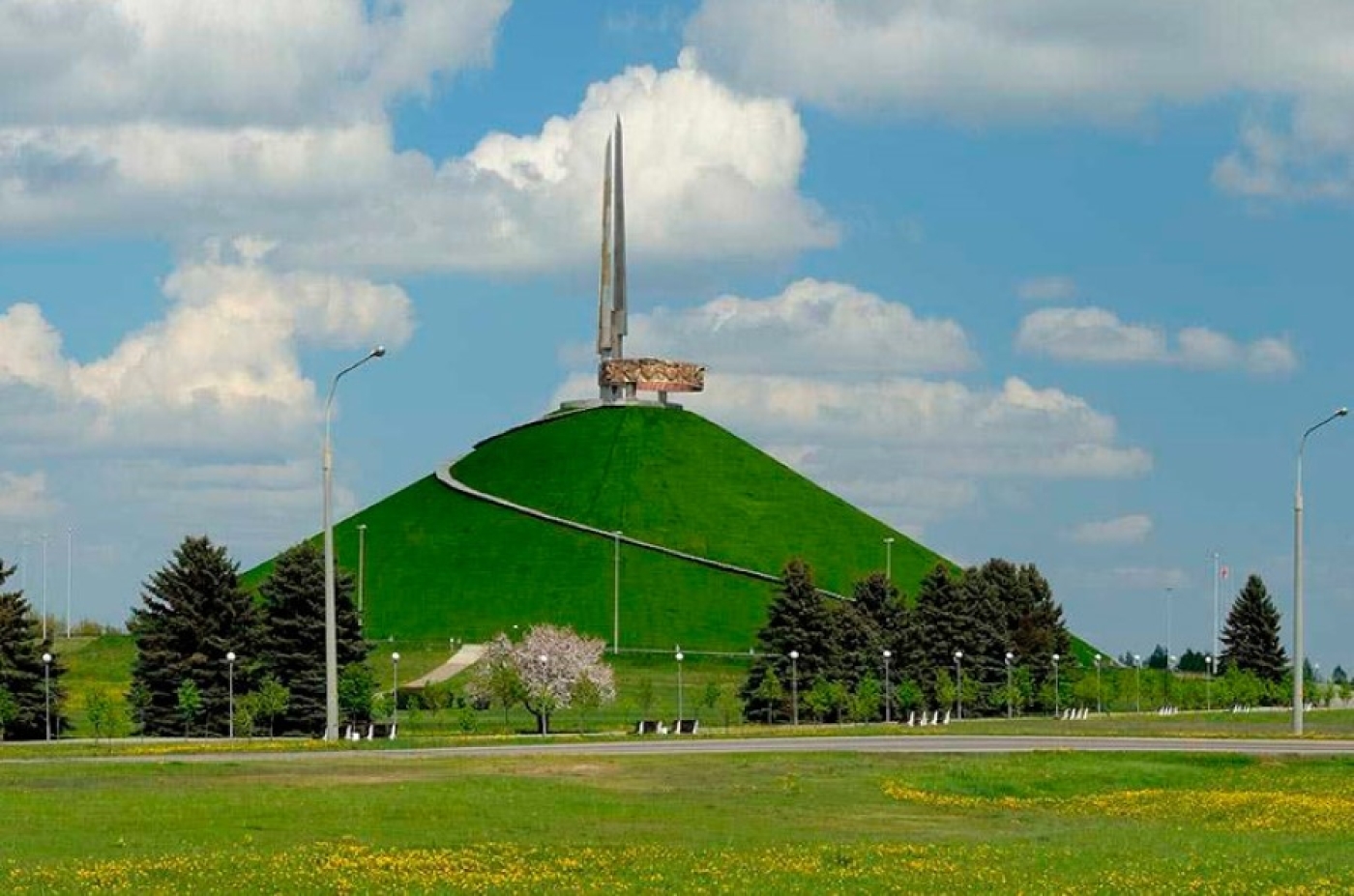 482 ступеньки памяти… К 55-летию со дня открытия мемориального комплекса &quot;Курган Славы Советской Армии - освободительницы Беларуси&quot;