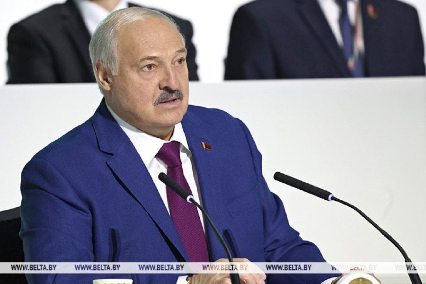 "Думайте и не обижайтесь потом на государство". Лукашенко высказался о распределении специалистов