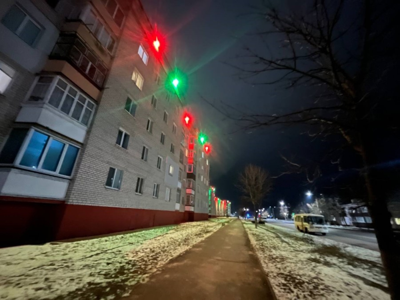 А вы заметили, по улице Горького дома с подсветкой