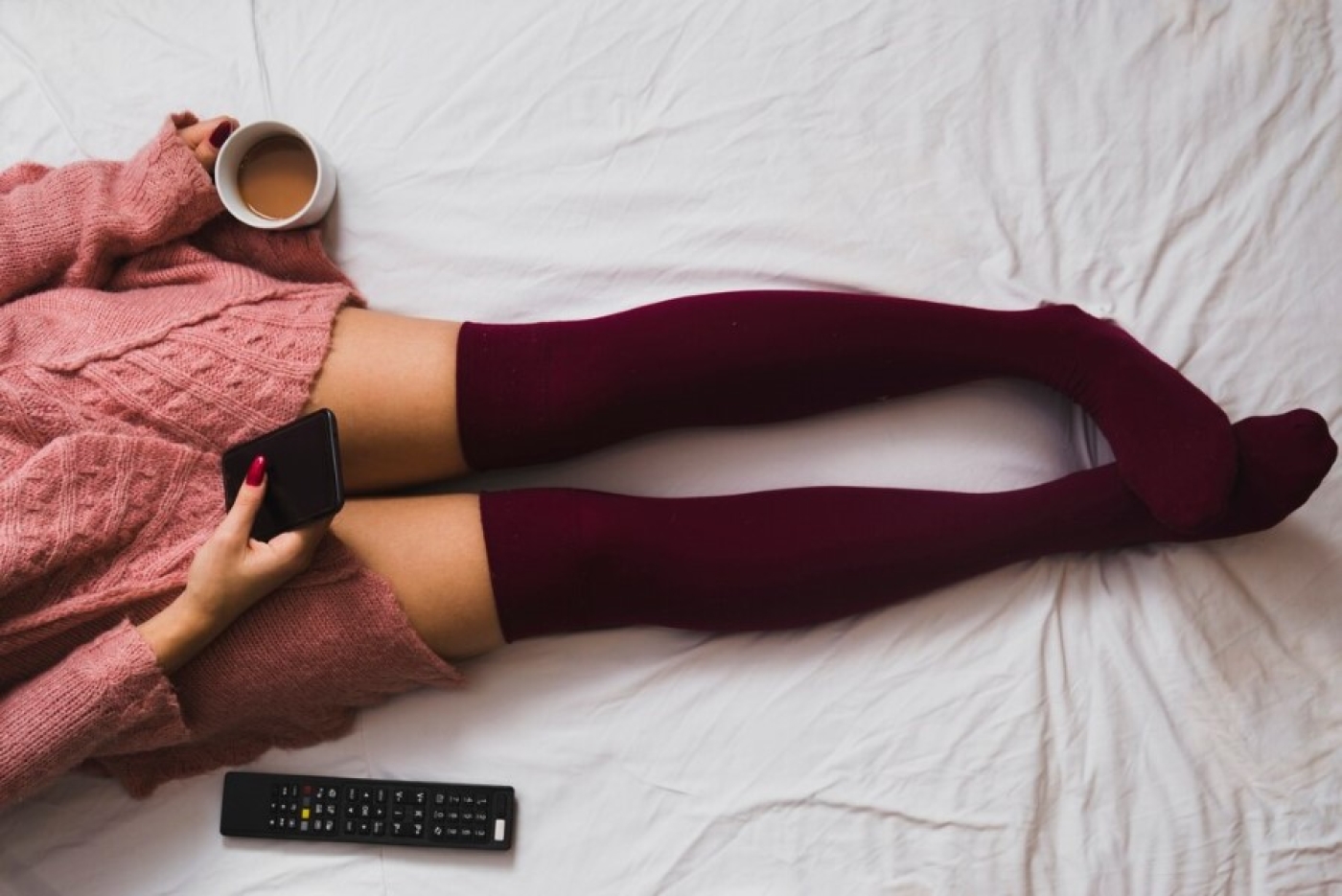 Невролог рассказал, почему могут мерзнуть ноги даже в теплом помещении