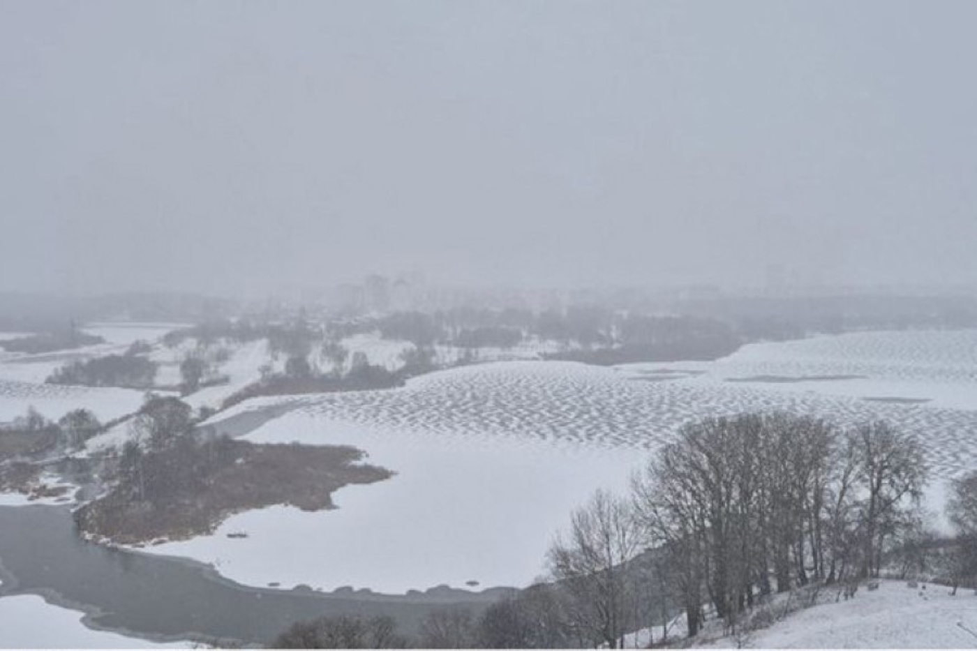 Облачная с прояснениями и ветреная погода ожидается в Беларуси 26 декабря