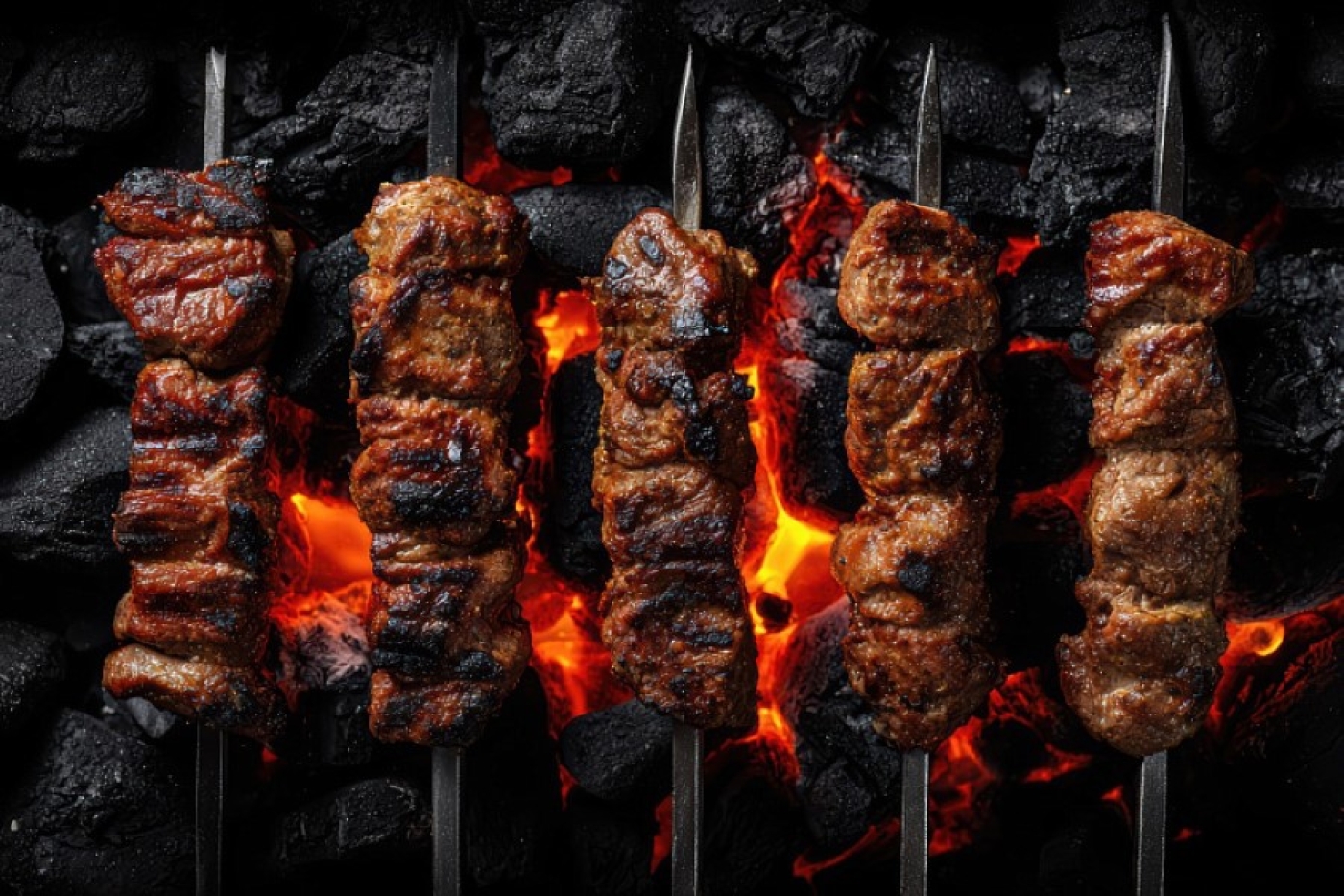 Почему шашлык на одних дровах вкусный, а на других – горчит: объясняем ошибку