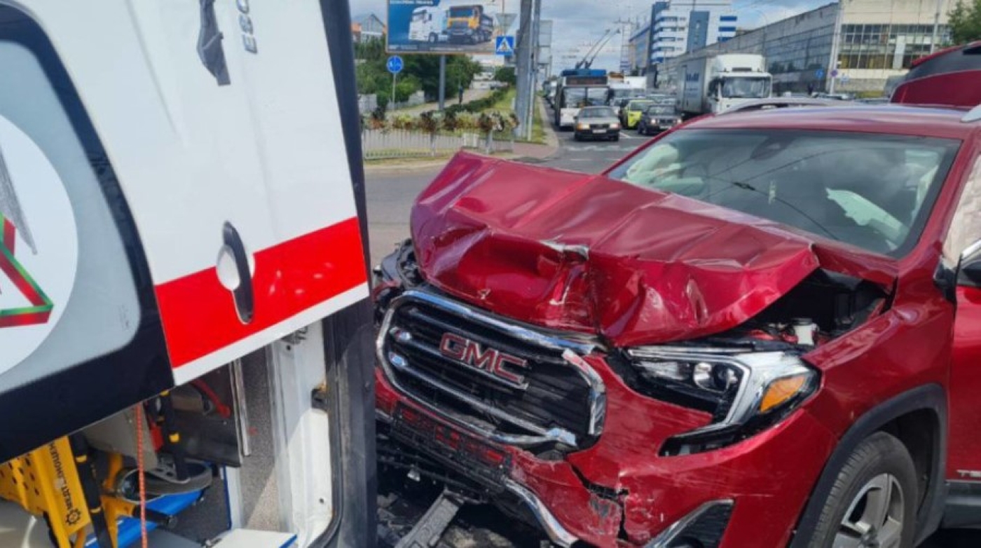 Автомобиль скорой попал в ДТП в Бресте