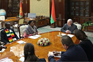 Лукашенко предложил Зимбабве трехсторонний проект с Мозамбиком по строительству морского порта