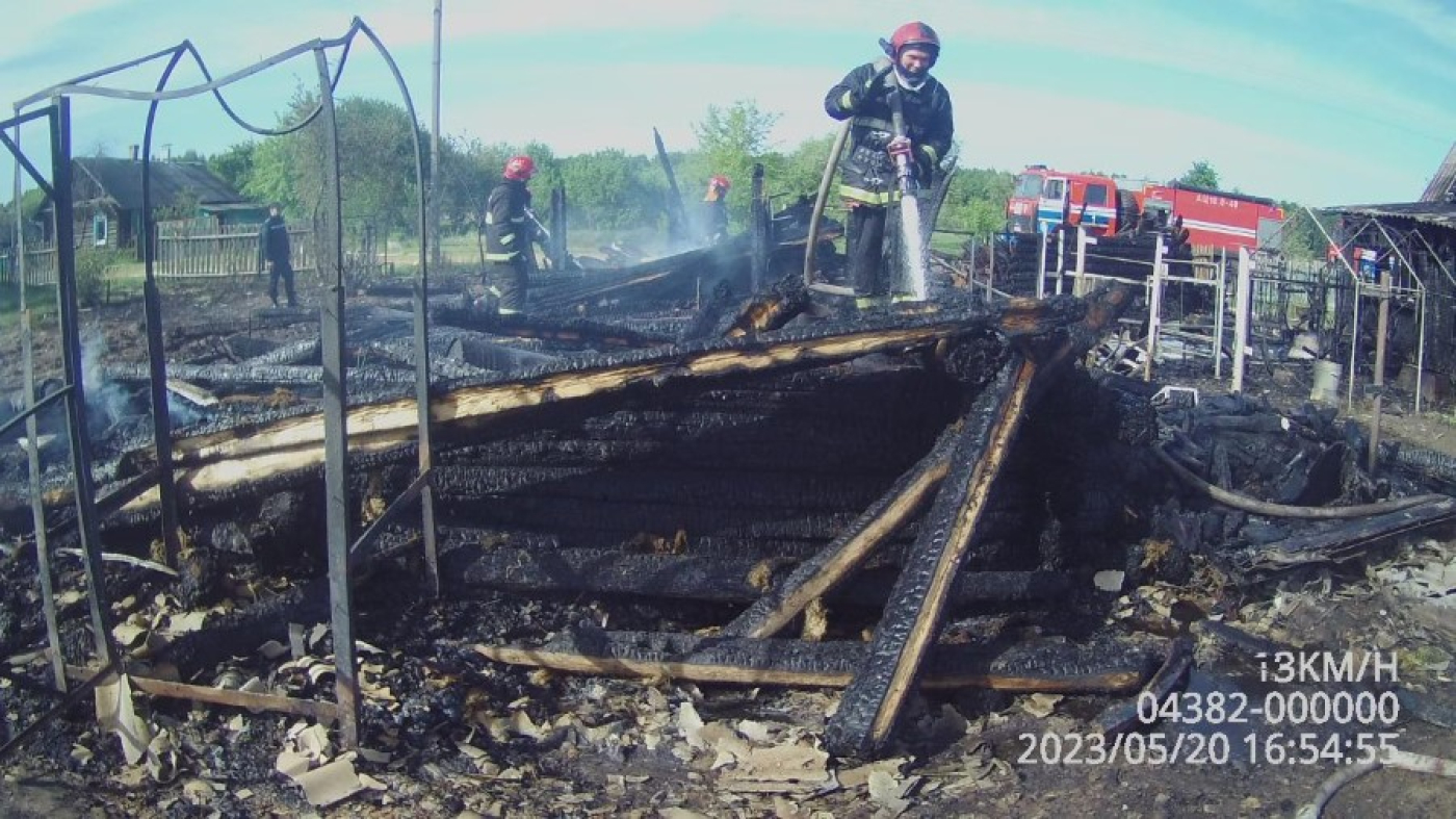 Сгорел жилой дом с хозяйственными постройками в д. Крынки - Газета  «Березинская панорама»