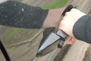 Минчанин украл из иномарки $700, но потерял их по дороге