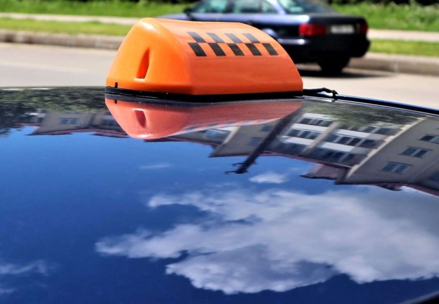 Репетиторы — 198 рублей, таксисты — 400. Кому и сколько придется платить по новому единому налогу