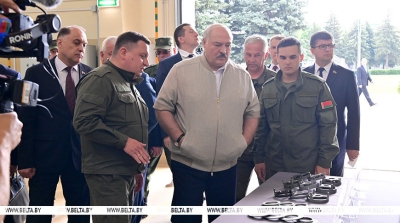 Лукашенко показали новые отечественные топоры, а он поставил перед промышленниками жесткую задачу