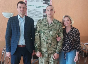 Березинский лесхоз поддержал молодого специалиста: Максим Кузьмич принял присягу и получил напутствие от коллег