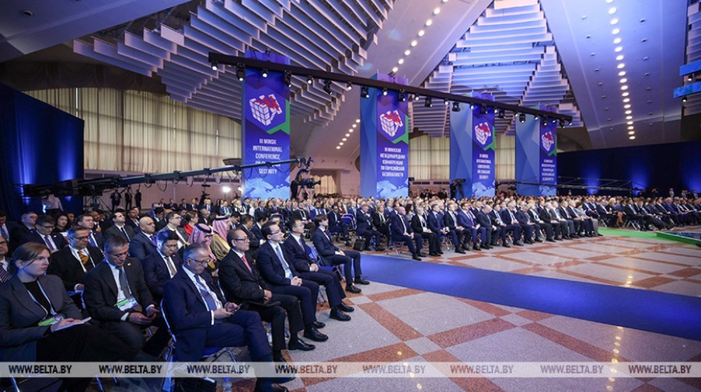 Лукашенко: хотим с оптимизмом смотреть в будущее евразийской безопасности, но для этого пока нет оснований