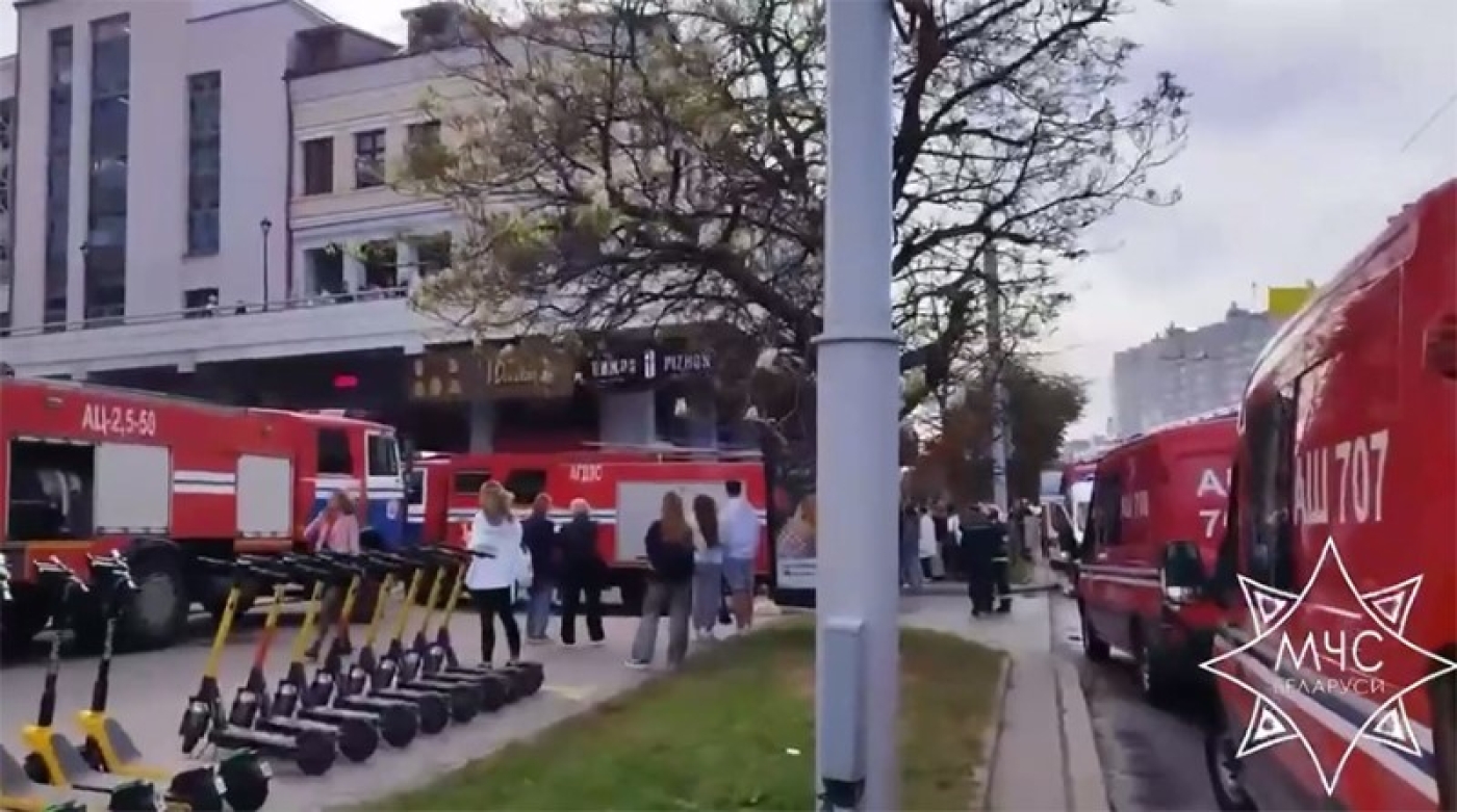 При пожаре в торговом центре на Немиге в Минске эвакуированы более 140 человек