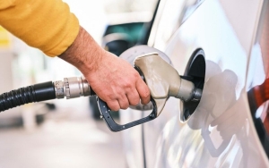 Акцизы на бензин, алкоголь и вейпы вырастут в новом году — что еще подорожает?