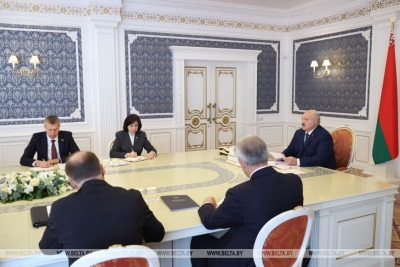 Лукашенко об оппонентах: если хотят "перевернуть страну", надо приходить и бороться на президентских выборах