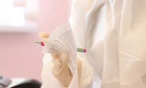 Какие вирусы и инфекции привозят в Беларусь ее жители и гости, рассказали в Минздраве