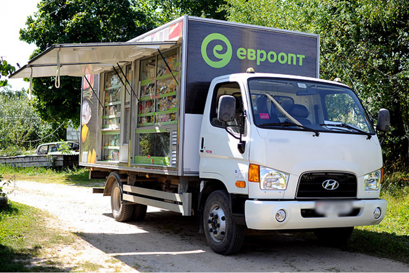 Кассир автолавки, торгуя в деревнях Молодечненского района, присвоила более 4 000 рублей выручки