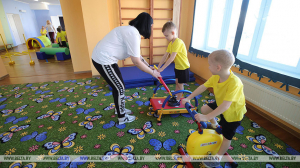 В Беларуси установили надбавки для воспитателей и их помощников