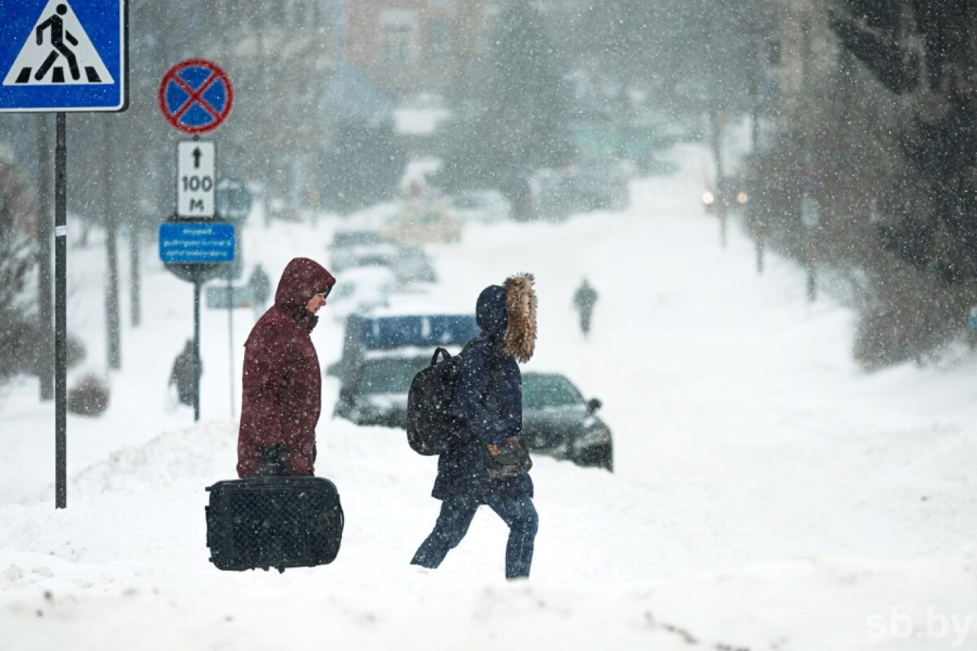В каких случаях занятия в школе могут отменить из-за погоды, напомнили в Минобразования