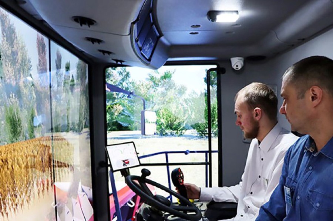 Новые тренажеры комбайнов поступили в три колледжа Минской области