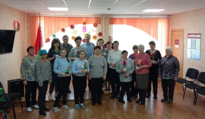 Мероприятие к 8 Марта «Весна и сердце шепчет в унирон»