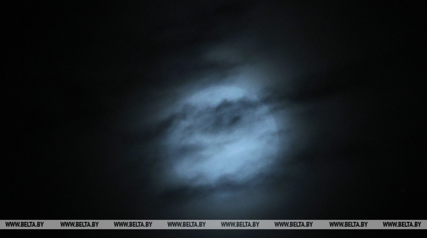 Белорусы смогли увидеть "голубую Луну" этой ночью