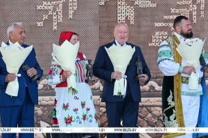 Лукашенко вручил статуэтки четырем обладателям звания "Ганаровы паляшук"