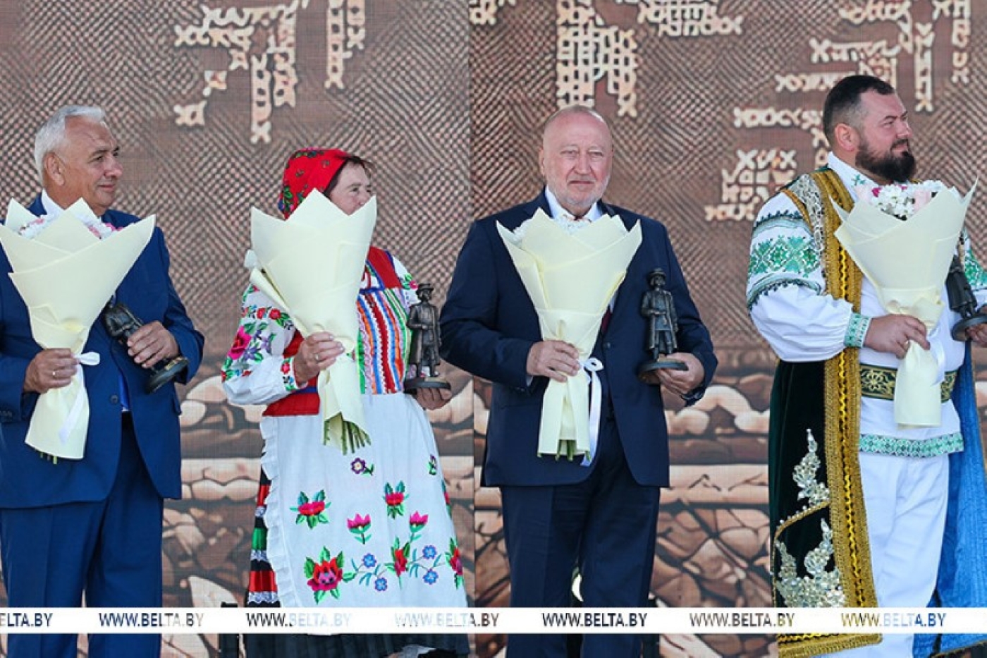Лукашенко вручил статуэтки четырем обладателям звания "Ганаровы паляшук"