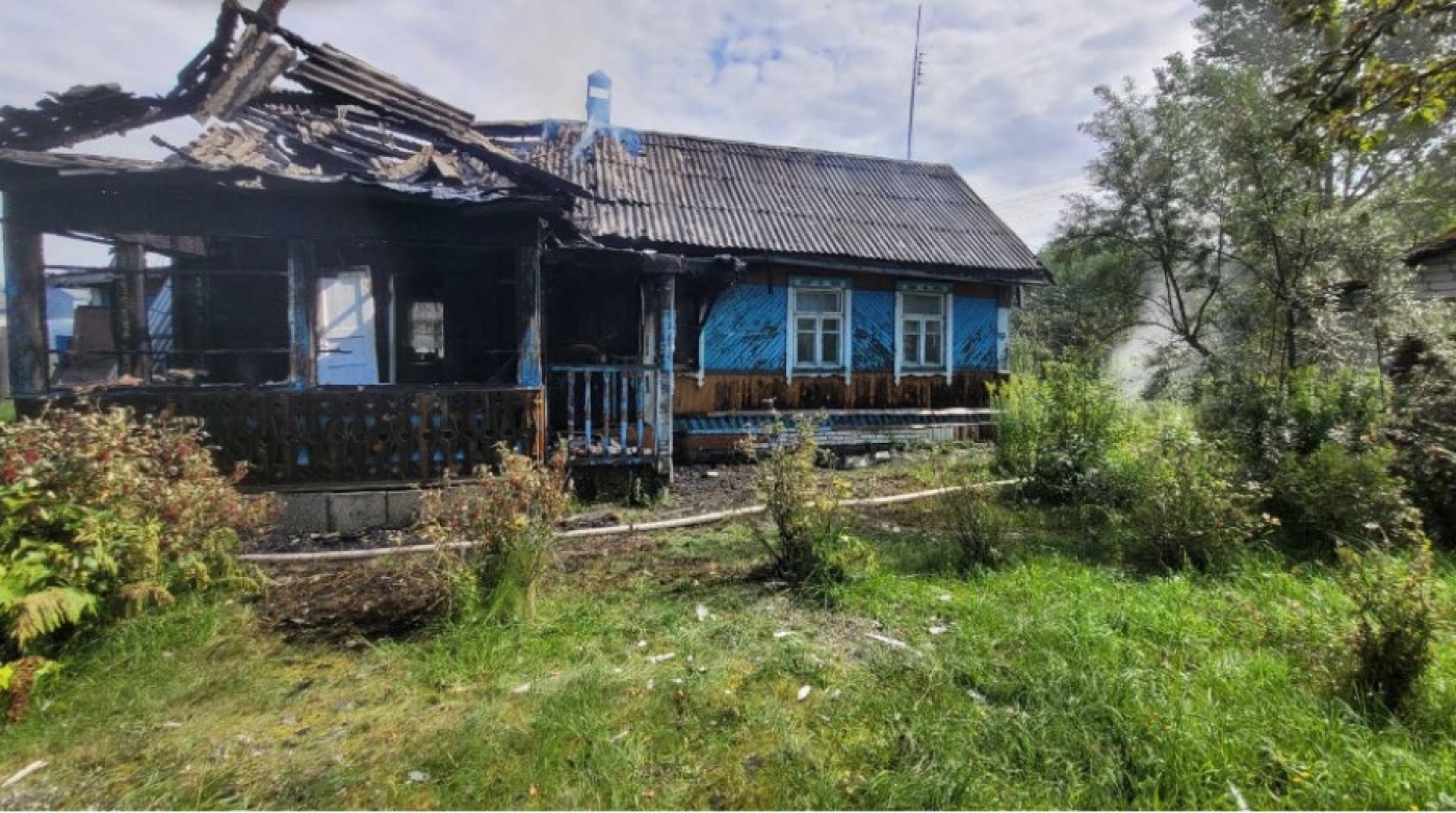 Сосед помог женщине выбраться из горевшего дома в Дзержинском районе