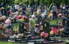 Физлица и ремесленники не могут торговать пластиковыми цветами на Радуницу. Какой грозит штраф?