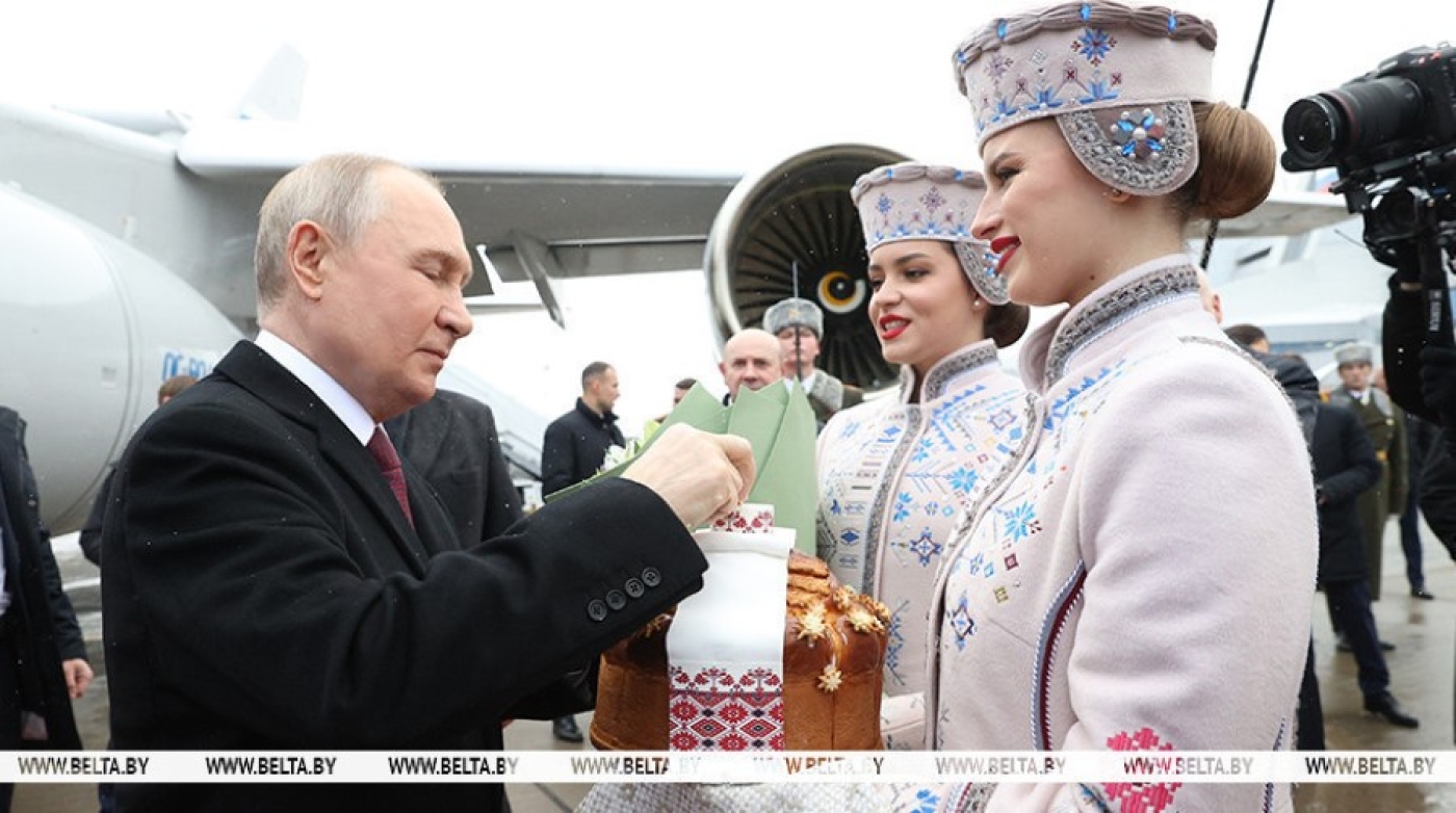 Владимир Путин прибыл во Дворец Независимости для участия в ВГС Союзного государства