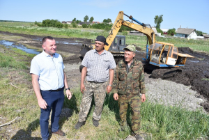 І раскінецца сярод вёскі возера