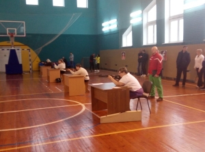 В Лазурном прошли районные соревнования по стрельбе из пневматической винтовки