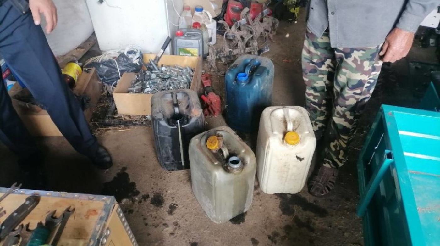 В Борисовском районе у 77-летнего мужчины обнаружено 80 л окрашенного дизтоплива