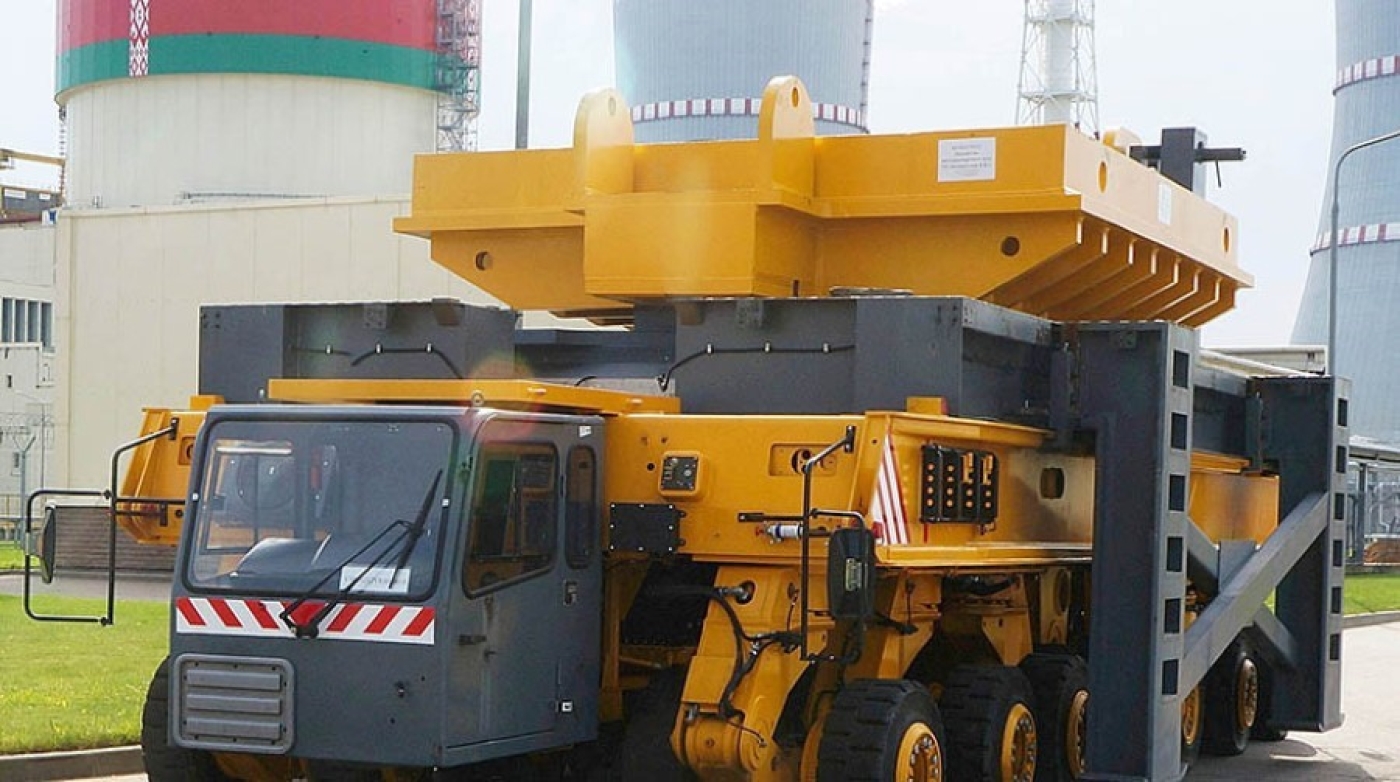 На БелАЭС проходит испытания 150-тонный тяжеловоз БЕЛАЗ