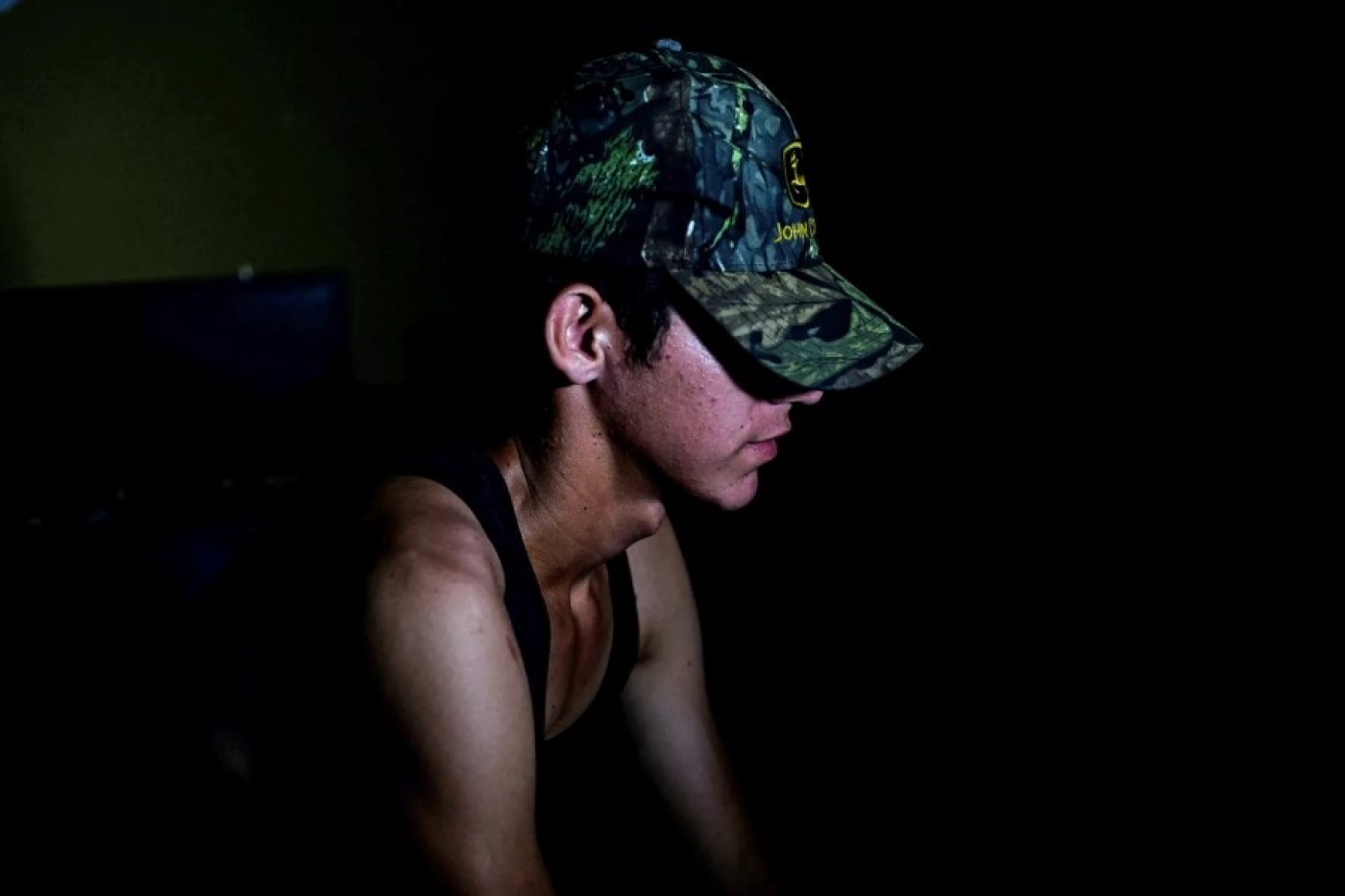 Не только пакетики и весы: как узнать, что ребенок связался с наркобизнесом