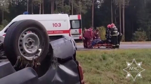 Работники МЧС стали очевидцами ДТП в Червенском районе и спасли водителя легковушки