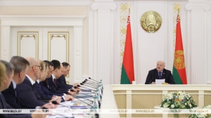 Лукашенко потребовал до 1 августа устранить задолженность перед крестьянами за молоко и мясо