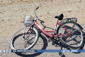 В Несвижском районе автомобиль сбил насмерть велосипедистку