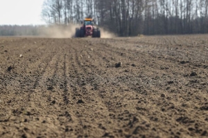 Сельхозорганизации в 2026 году закупят 1,2 тыс. энергонасыщенных тракторов и более 600 комбайнов