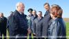 Поездку в Чечерск Лукашенко начал с ознакомления с ситуацией в сельском хозяйстве