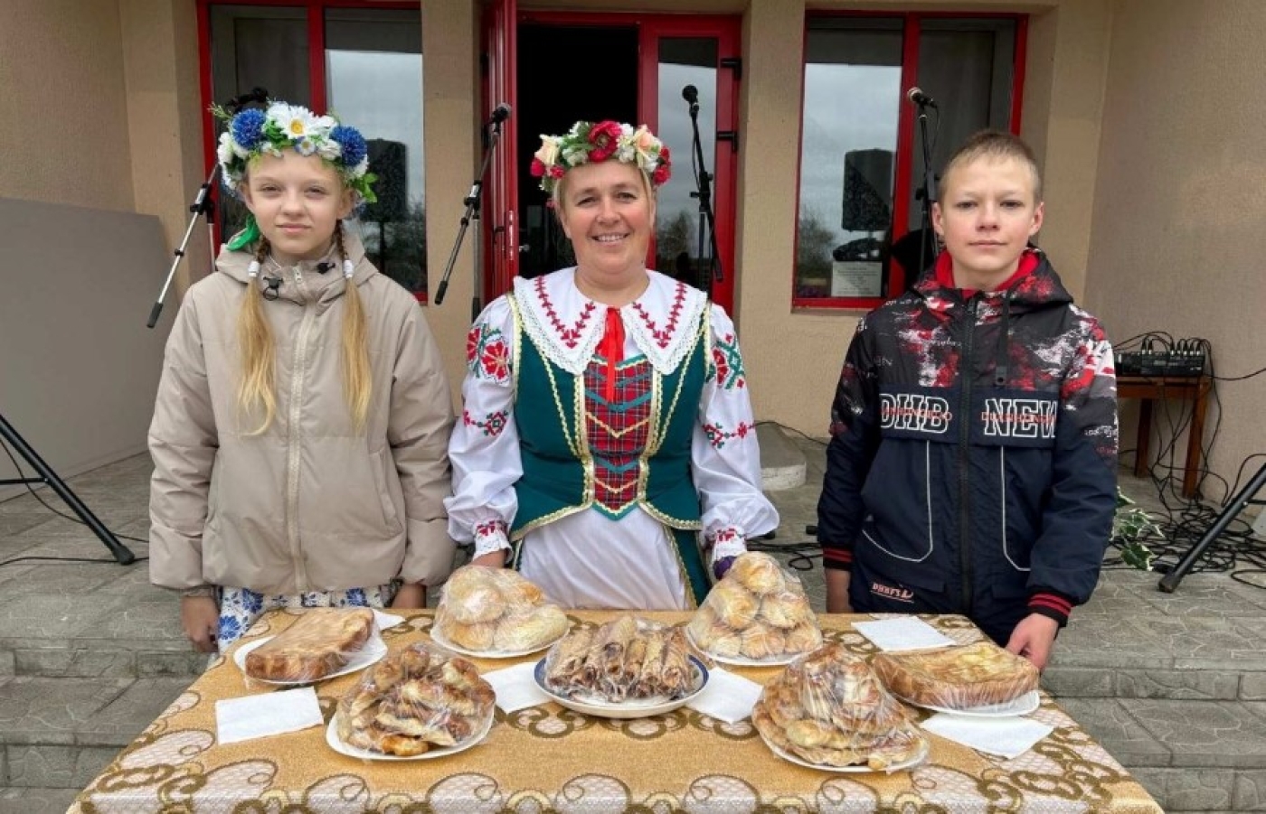 Душевно и трогательно. В Новинском СДК прошел концерт ко Дню матери.