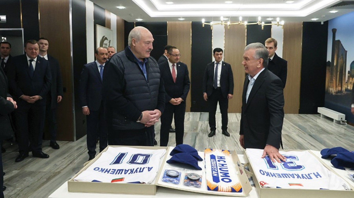 Александр Лукашенко с официальным визитом в Узбекистане. Формат для беседы президенты выбрали необычный