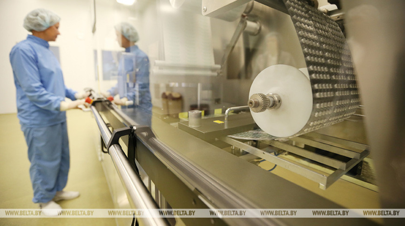 Лукашенко поздравил работников фармацевтической и микробиологической промышленности с профессиональным праздником