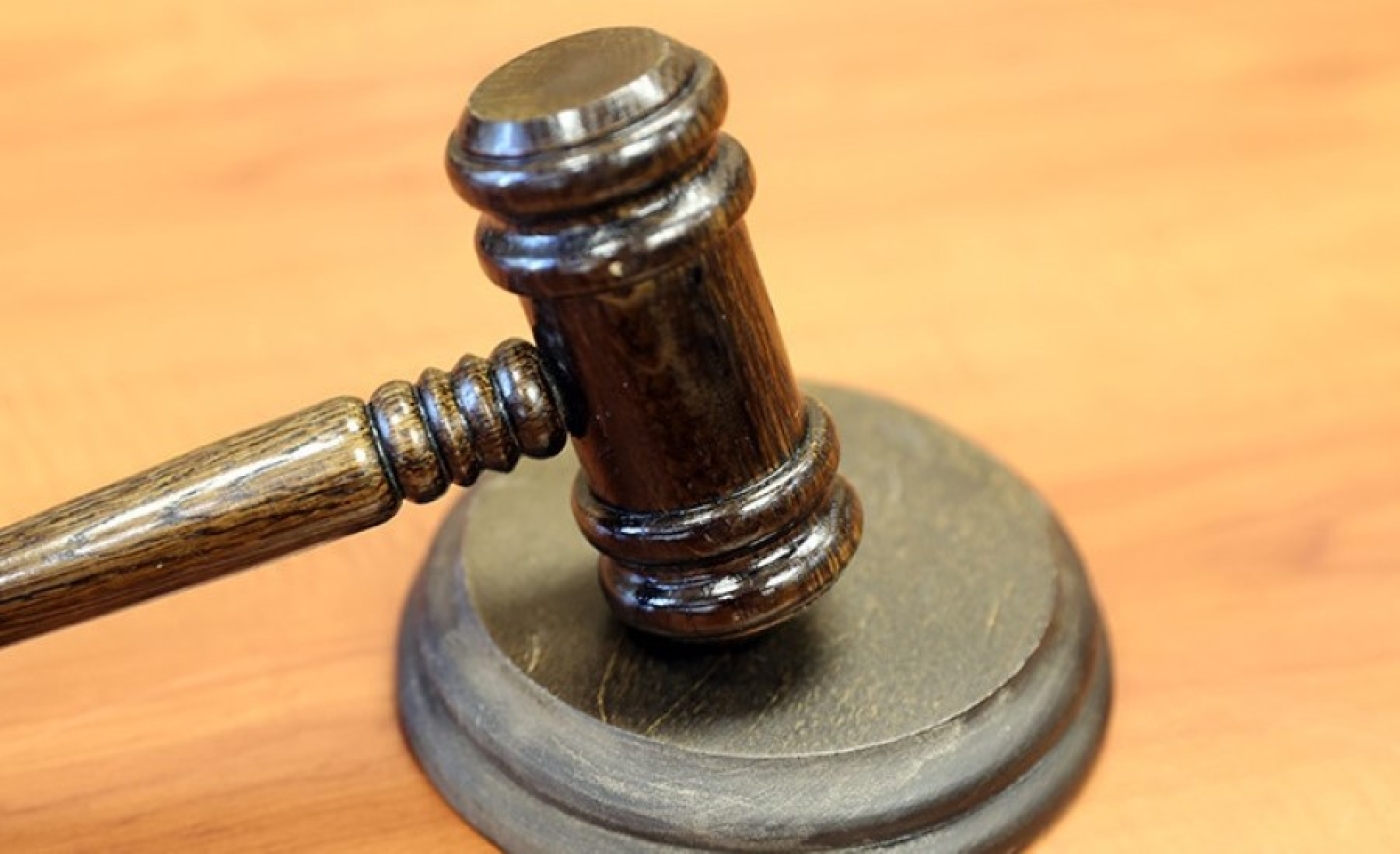 Парикмахер срезала ребенку родинку, его мать потребовала компенсацию: что решил суд