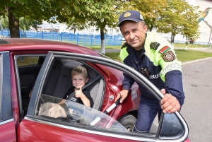 Включите ближний свет фар