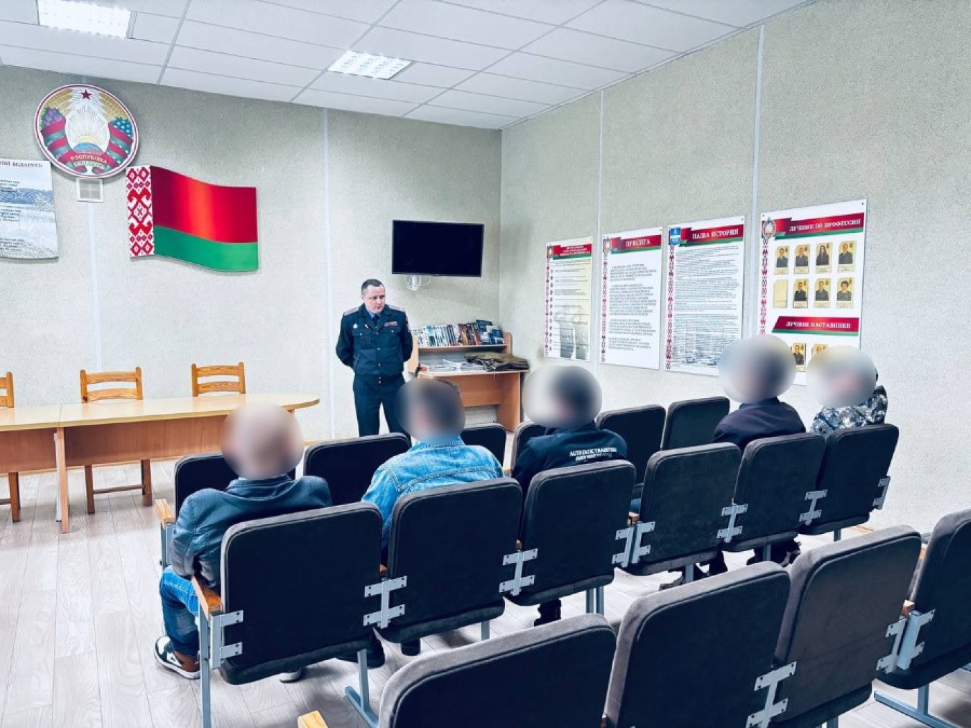 «Дом без насилия!» в Березинском РОВД: профилактические беседы, общественно полезный труд и выездное заседание суда