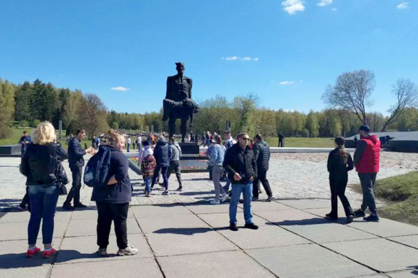 Хатынь встречает сотни гостей в День Победы