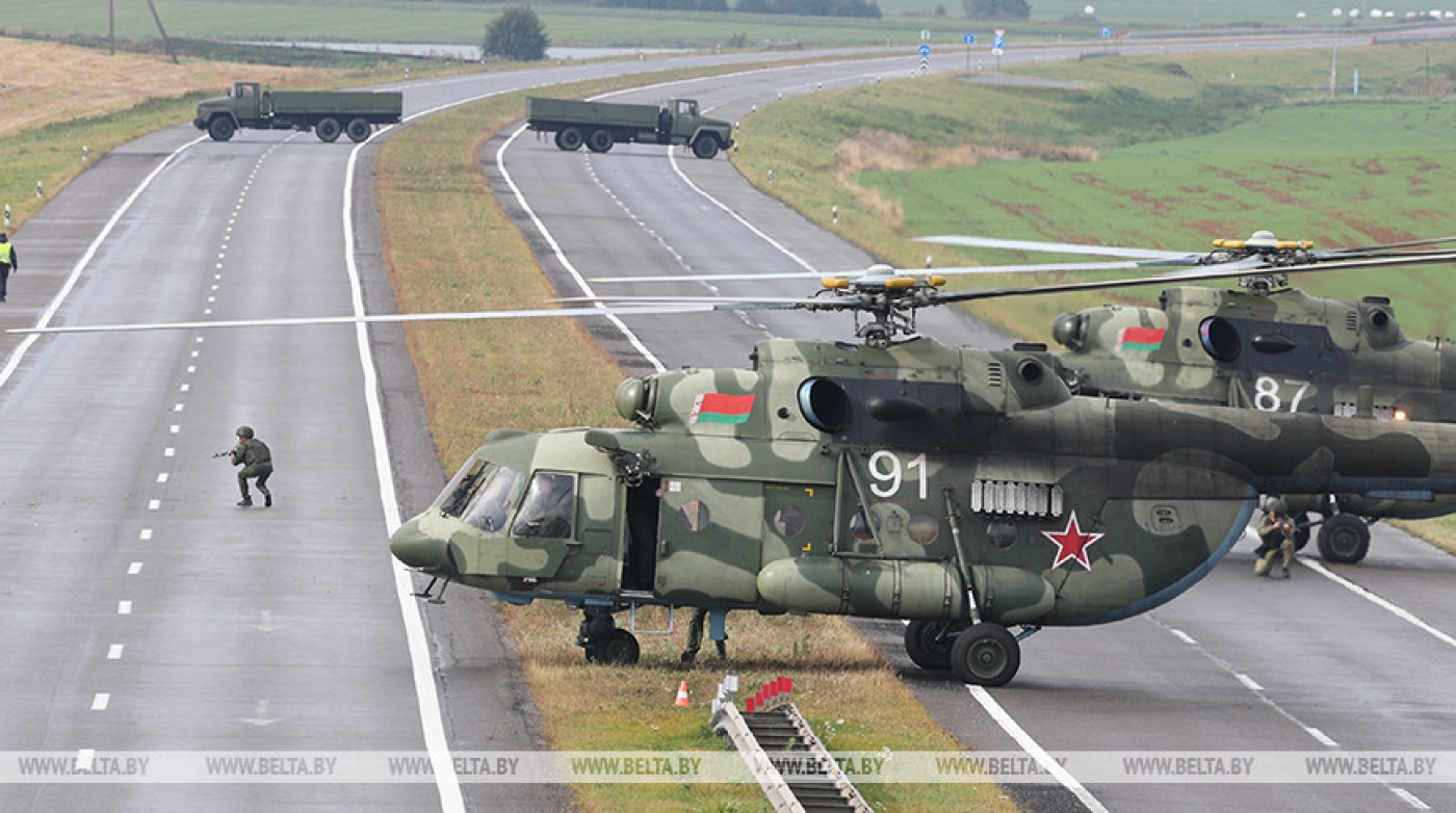 Лукашенко о военной подготовке и учениях: если хотим жить, мы должны уметь все